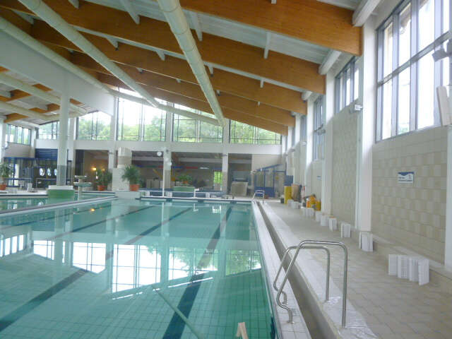 TRIXI-Allwetterbad - erneuerte Glasfassade