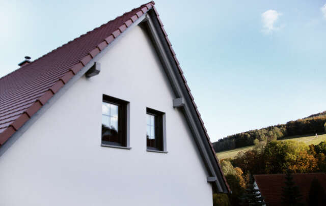 Einfamilienhaus am Steinbüschelweg in Jonsdorf - Giebel mit Dachüberstand