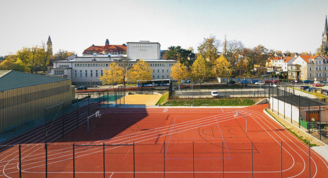 Freianlagen Hauptturnhalle Zittau - Blick auf die Außensportanlage